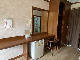 RoomQuest Chonburi Laem Chabang