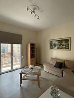 Vibrant City Oasis 2BR near Metaxourgeio