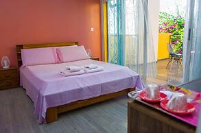 Room-the White-orange Bedroom With a ple