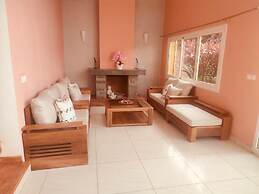 Room-the White-orange Bedroom With a ple