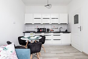 Bright Apartment Międzyzdroje by Renters