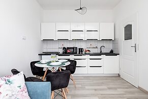 Bright Apartment Międzyzdroje by Renters