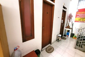 OYO 92725 Regol Srimahi Residence