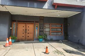 OYO 92725 Regol Srimahi Residence