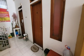 OYO 92725 Regol Srimahi Residence