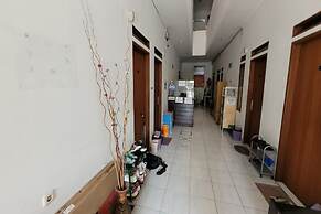 OYO 92725 Regol Srimahi Residence