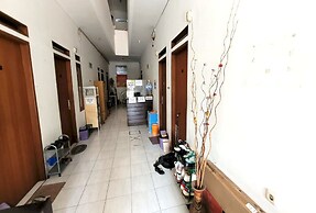 OYO 92725 Regol Srimahi Residence