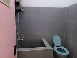 SPOT ON 92730 Lili Kost SyariahNearKetapang Royal City