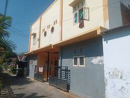 SPOT ON 92730 Lili Kost SyariahNearKetapang Royal City