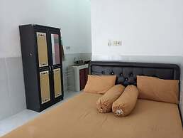 SPOT ON 92730 Lili Kost SyariahNearKetapang Royal City