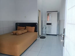 SPOT ON 92730 Lili Kost SyariahNearKetapang Royal City