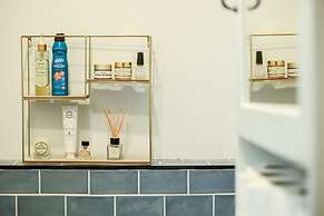 Vintage Charm 1BR Apt w Balcony & View