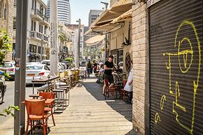 Vintage Charm 1BR Apt w Balcony & View