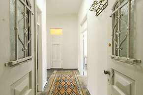 Vintage Charm 1BR Apt w Balcony & View