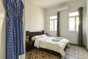 Vintage Charm 1BR Apt w Balcony & View