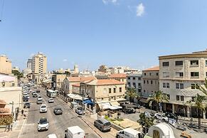 Vintage Charm 1BR Apt w Balcony & View