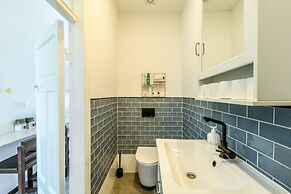 Vintage Charm 1BR Apt w Balcony & View