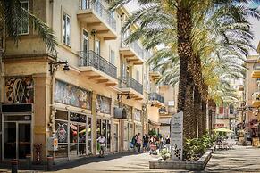 Vintage Charm 1BR Apt w Balcony & View