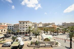 Vintage Charm 1BR Apt w Balcony & View