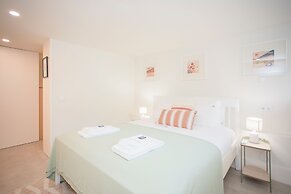 Liiiving in Porto - Haven Pool Apartment