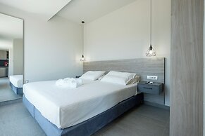 Sky-High Central Penthouse - 02