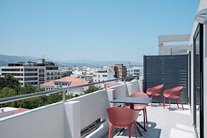 Sky-High Central Penthouse - 02