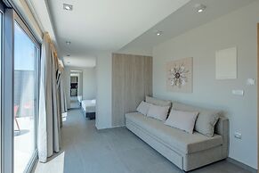 Sky-High Central Penthouse - 02