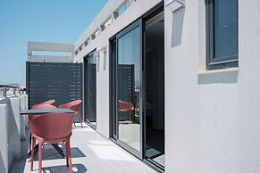 Sky-High Central Penthouse - 02