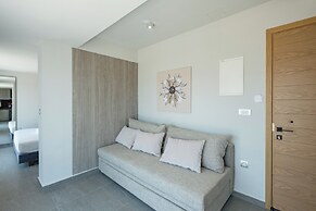 Sky-High Central Penthouse - 02