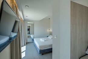 Sky-High Central Penthouse - 02