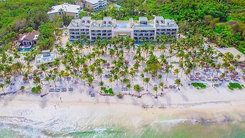 Family Selection At Grand Palladium Kantenah Resort & Spa - All Inclus