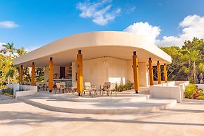 Family Selection At Grand Palladium Kantenah Resort & Spa - All Inclus