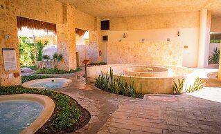 Family Selection At Grand Palladium Kantenah Resort & Spa - All Inclus