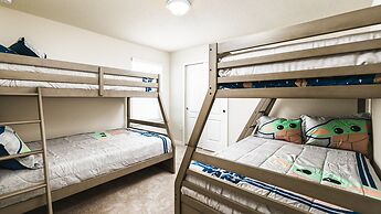 7BR Serene Home Close to Disney, Private Pool, Spa