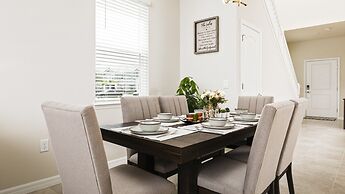 7BR Serene Home Close to Disney, Private Pool, Spa