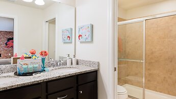 Special Rate Spacious Home With Private Pool!