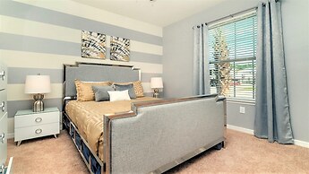 Special Rate Spacious Home With Private Pool!