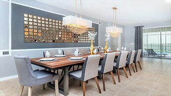 Special Rate Spacious Home With Private Pool!