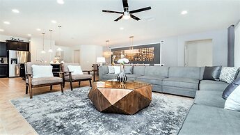 Special Rate Spacious Home With Private Pool!