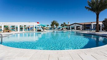 Special Rate Spacious Home With Private Pool!