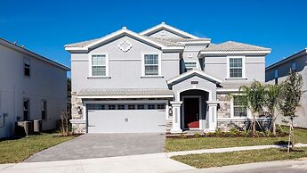 Resort-style Living Near Disney With Pool & Theate