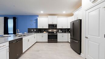 Resort-style Living Near Disney With Pool & Theate