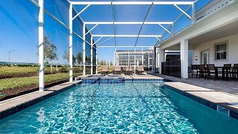 Resort-style Living Near Disney With Pool & Theate