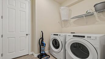 Family-friendly Oasis With Resort Amenities