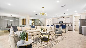 Family-friendly Oasis With Resort Amenities