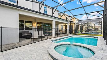 Family-friendly Oasis With Resort Amenities