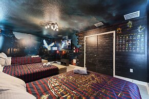 Family Oasis: Pool, Themed Rooms & Resort Access