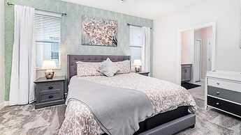 Family Oasis: Pool, Themed Rooms & Resort Access