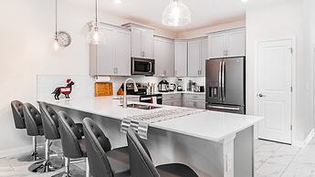 Family Oasis: Pool, Themed Rooms & Resort Access