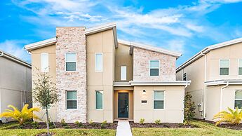 Family Oasis: Pool, Themed Rooms & Resort Access